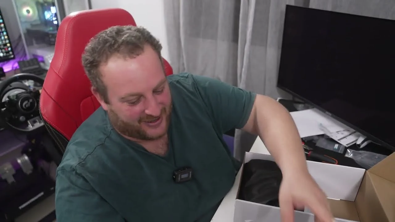 גיא מסביר את שלבי ההרכבה